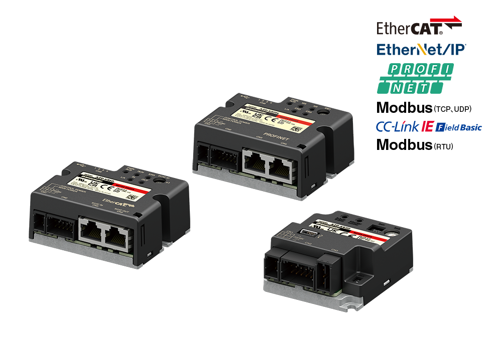 支持EtherCAT、EtherNet/IP、PROFINET、Modbus、CC-Link IE Field Basic等多种通信协议的三种工业用小型驱动器模块排列展示